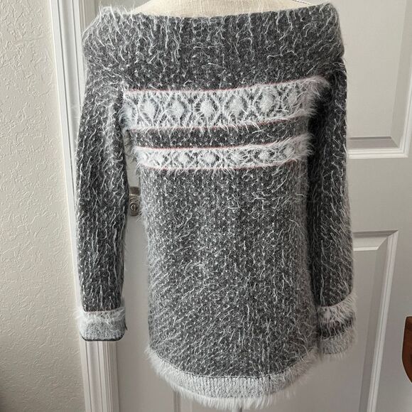 Anthropologie Sleeping on Snow Off-Shoulder Gray and White Sweater NWOT SZ M - Picture 7 of 11